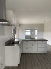 1045 W 95th St in Los Angeles, CA - Building Photo - Building Photo