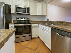 749 NW 103rd Ter, Unit 102 in Pembroke Pines, FL - Building Photo - Building Photo