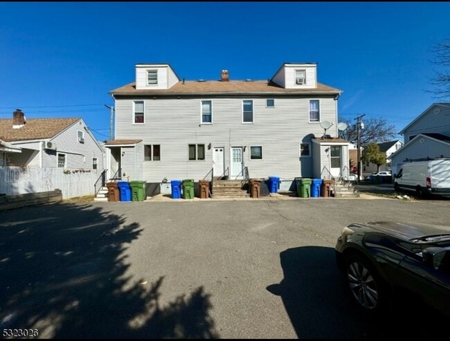 696 Worth Ave in Linden, NJ - Building Photo - Building Photo