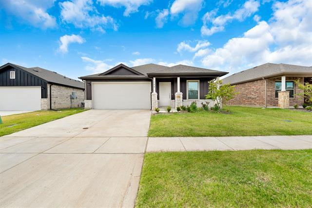 201 Knoll Pines Drive in Terrell, TX - Building Photo