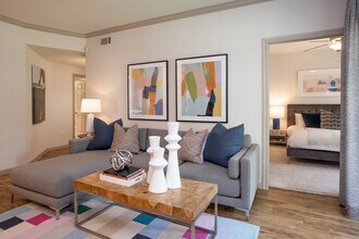 Richmond Towne Homes in Houston, TX - Building Photo - Interior Photo