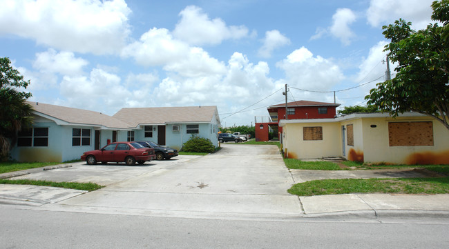 3237 Avenue J in West Palm Beach, FL - Building Photo - Building Photo