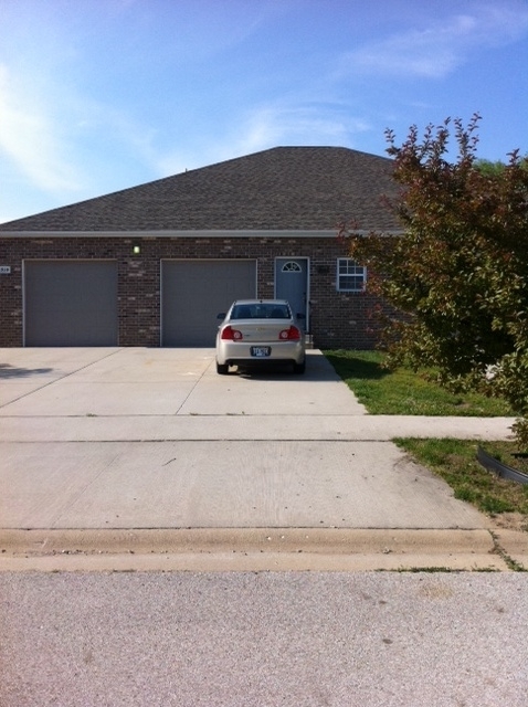 946 Jordan Ave in Braidwood, IL - Foto de edificio