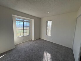 2260 E Avenue Q4, Unit 70 in Palmdale, CA - Building Photo