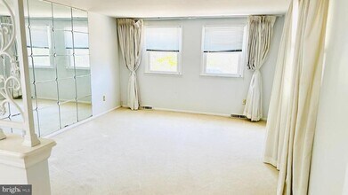 237 5th Ave in Cherry Hill Township, NJ - Foto de edificio - Building Photo