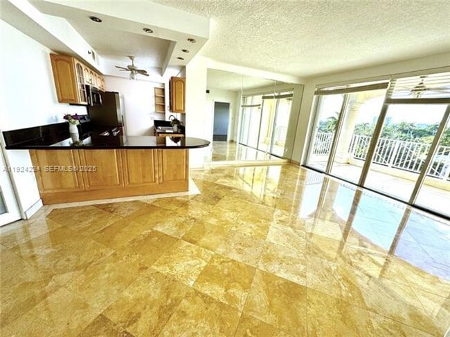 1824 Brickell Ave in Miami, FL - Foto de edificio - Building Photo