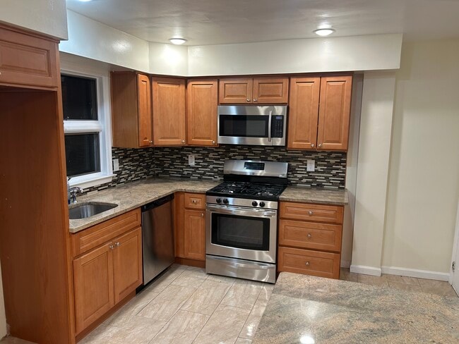 property at 14 Ayres Ct