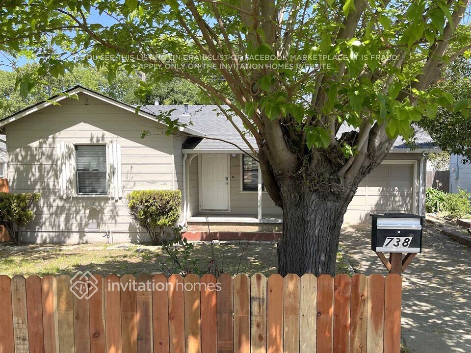 738 Benicia Rd in Vallejo, CA - Building Photo