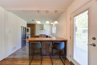 4538 Warm Springs Rd in Houston, TX - Building Photo - Building Photo