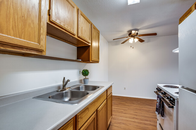 Century Oaks Apartments in Oakdale, MN - Building Photo - Interior Photo