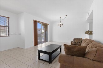8858 W Flagler St in Miami, FL - Building Photo - Building Photo