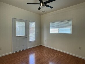 33 Orange St in Woodland, CA - Building Photo - Building Photo