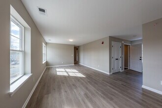 237 Main St, Unit 2nd Floor A in Hackettstown, NJ - Foto de edificio - Building Photo