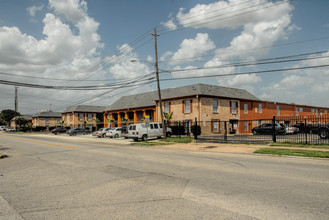 Bella Luna Apartments in Houston, TX - Building Photo - Building Photo