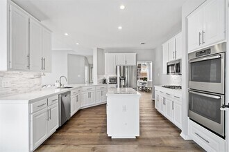 11217 South Bay Ln in Austin, TX - Building Photo - Building Photo