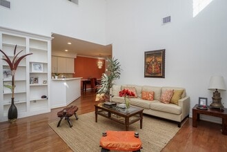 1131 Enclave Square E in Houston, TX - Building Photo - Building Photo