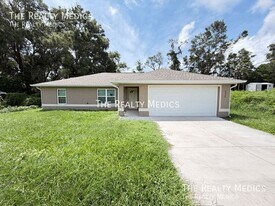 4864 SE 137th Pl in Summerfield, FL - Building Photo
