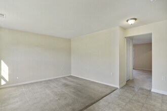 18 Chillingham Ct in Martinsburg, WV - Building Photo - Building Photo