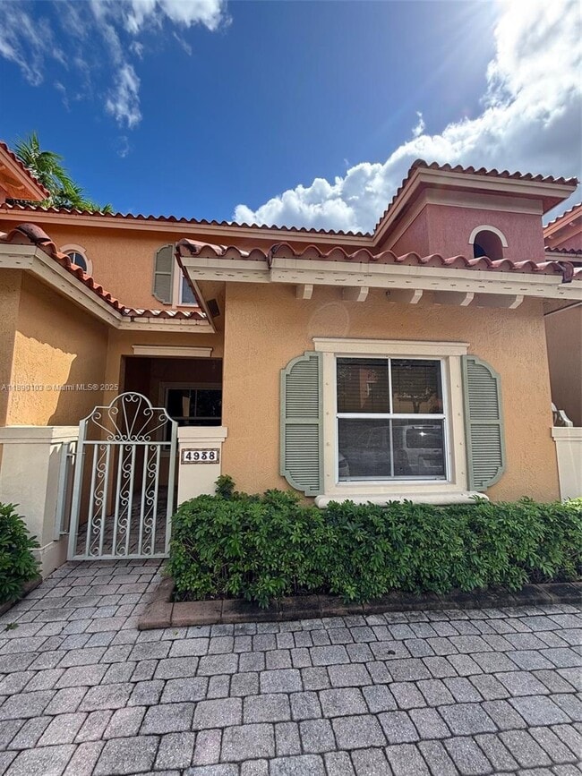 property at 4938 Leeward Ln