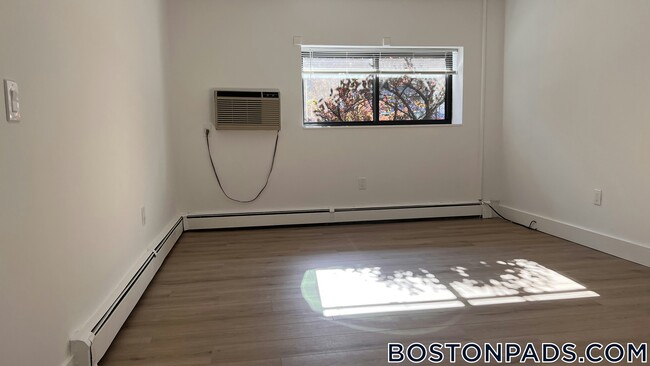 741 E 6th St, Unit 8