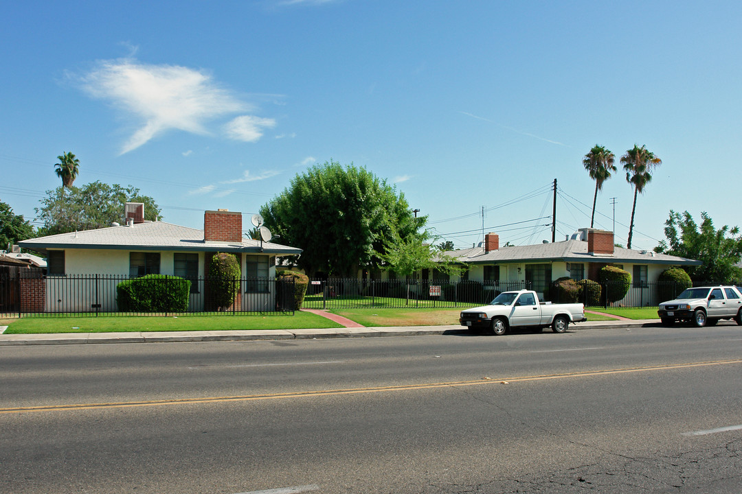 3513-3527 E Clinton Ave in Fresno, CA - Foto de edificio