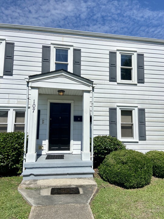 107 Jackson St, Unit Apartment C in Edenton, NC - Foto de edificio