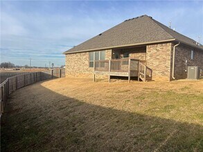 818 MacDonald Dr in Pea Ridge, AR - Building Photo - Building Photo