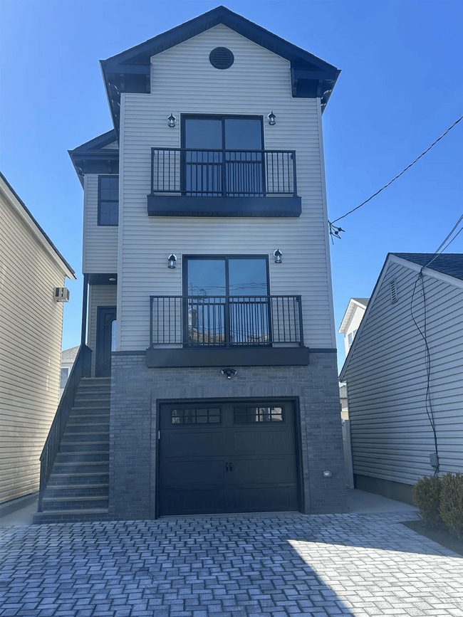 48 Evergreen St, Unit 2
