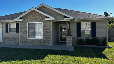 103 Creek View Dr in St. Robert, MO - Building Photo - Building Photo