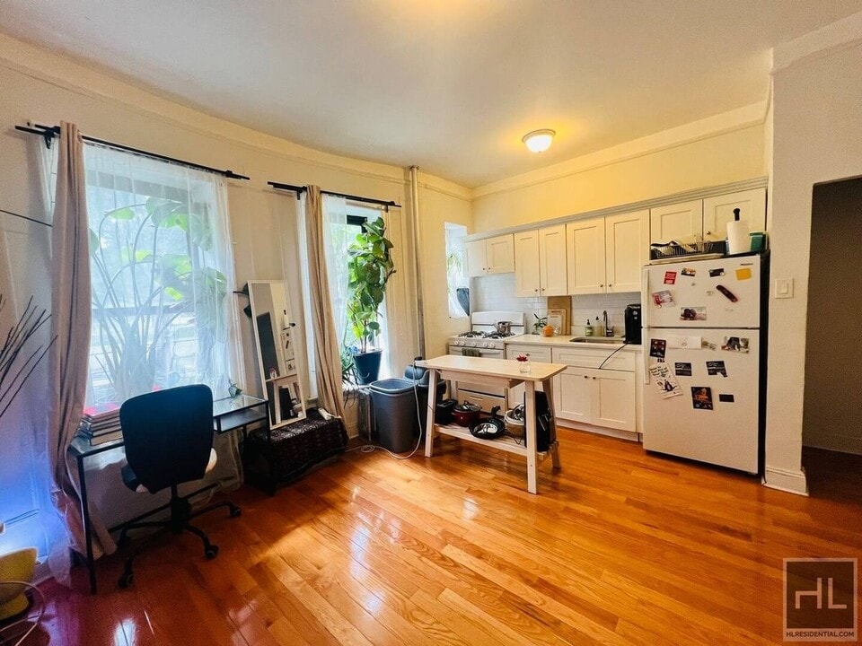 KINGSTON AVENUE in Brooklyn, NY - Building Photo