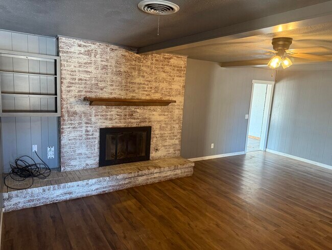 1415 Holliday in Plainview, TX - Building Photo - Building Photo