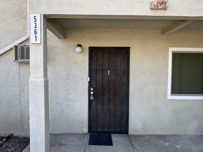 5361 W Maitland St in Ontario, CA - Foto de edificio - Building Photo