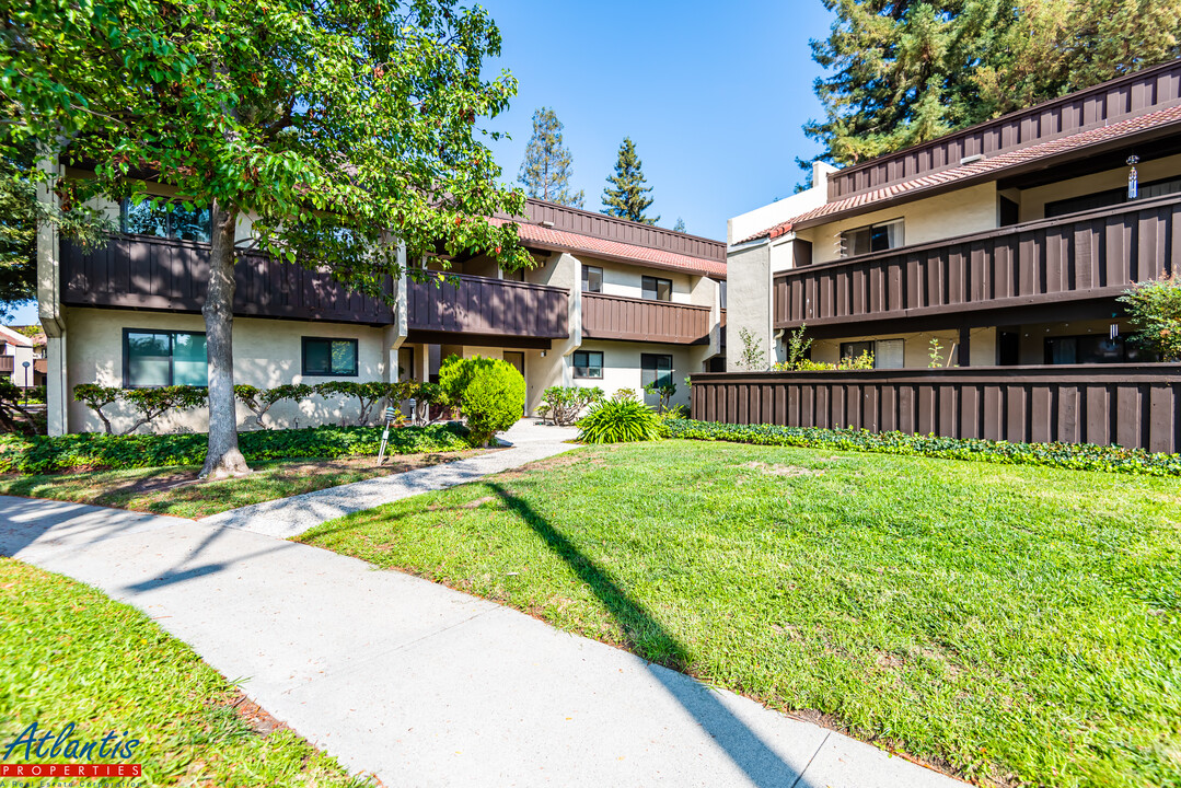 1001 E Evelyn Ter, Unit 180 in Sunnyvale, CA - Foto de edificio