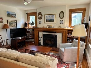 28 Island Ave in Kittery, ME - Building Photo - Building Photo