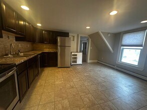 398 Bridgton Rd in Westbrook, ME - Building Photo - Building Photo