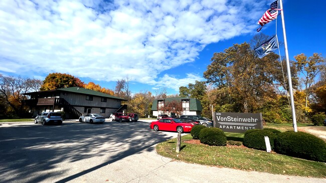 VonSteinwehr Apartments in Standish, MI - Foto de edificio - Building Photo