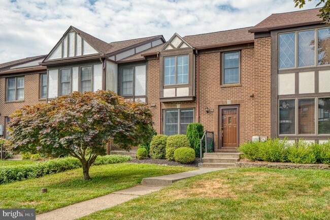 property at 27 Faraday Dr