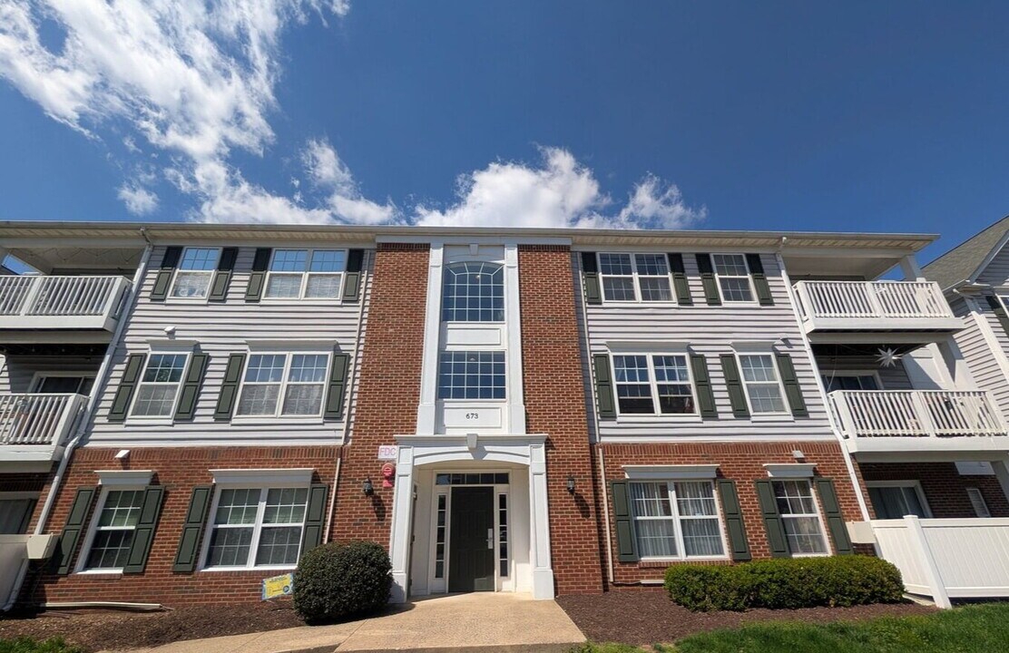 673 Constellation Square SE in Leesburg, VA - Building Photo