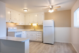 1221 Vallejo Avenue Apartments in Novato, CA - Building Photo - Interior Photo