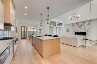 6411 Royal Ln in Dallas, TX - Building Photo - Building Photo