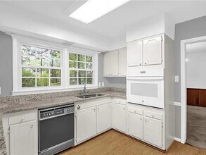 3106 Winchester Dr in Greensboro, NC - Building Photo - Building Photo