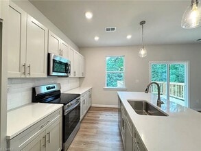 1086 W Bank St in Winston-Salem, NC - Building Photo - Building Photo