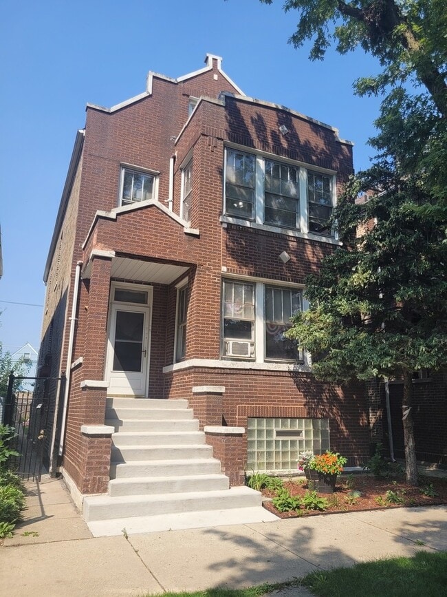 property at 4626 S Albany Ave