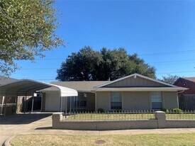 6430 Cinnamon Oaks Dr in Dallas, TX - Building Photo