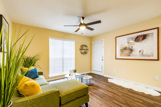 Park Place Apartments in Tampa, FL - Building Photo - Interior Photo