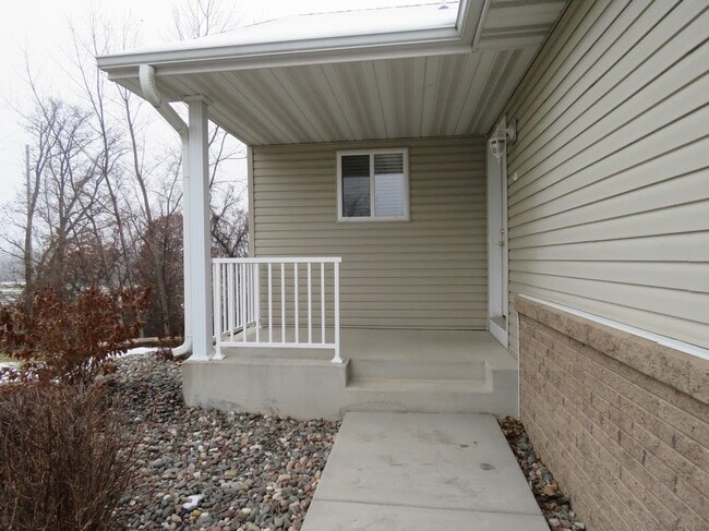 10912 177th Ct NW in Elk River, MN - Foto de edificio - Building Photo