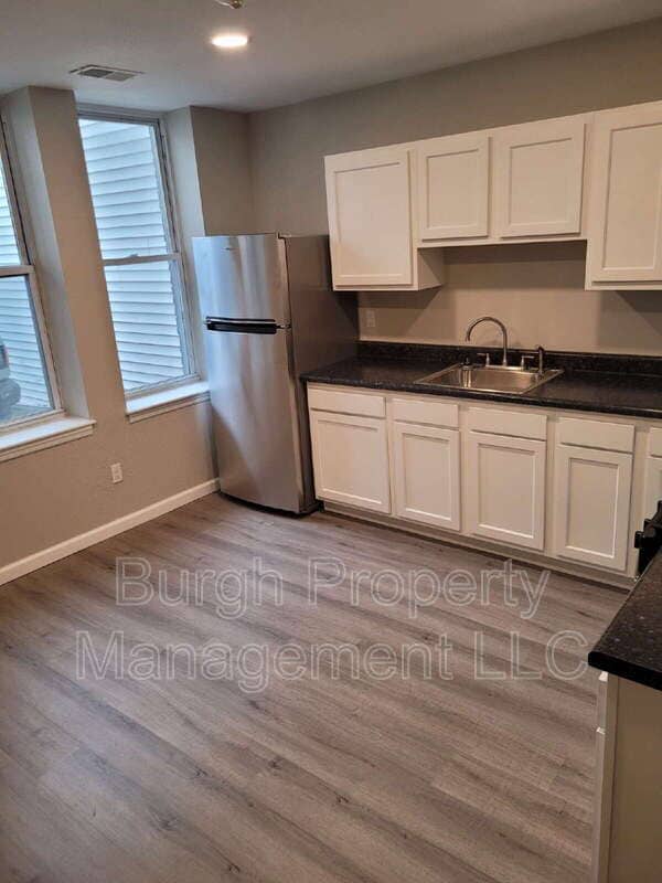 118 W 8th Ave in Homestead, PA - Building Photo - Building Photo