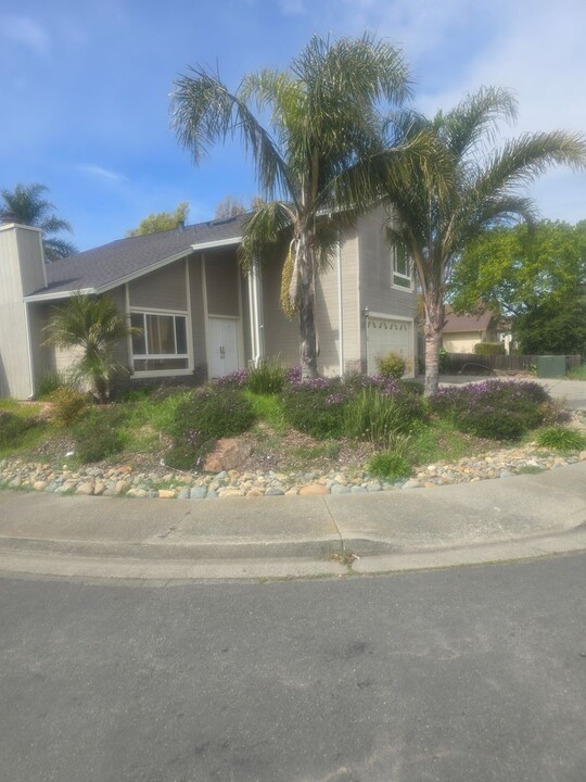 900 Bluejay Dr in Suisun City, CA - Building Photo