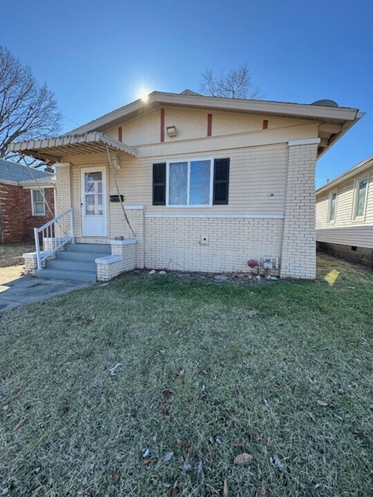 14 W Tennessee St in Evansville, IN - Building Photo