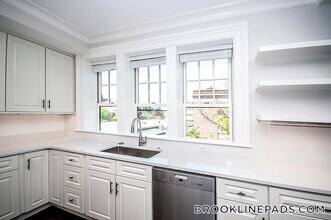 12 Alton Pl in Brookline, MA - Building Photo - Building Photo